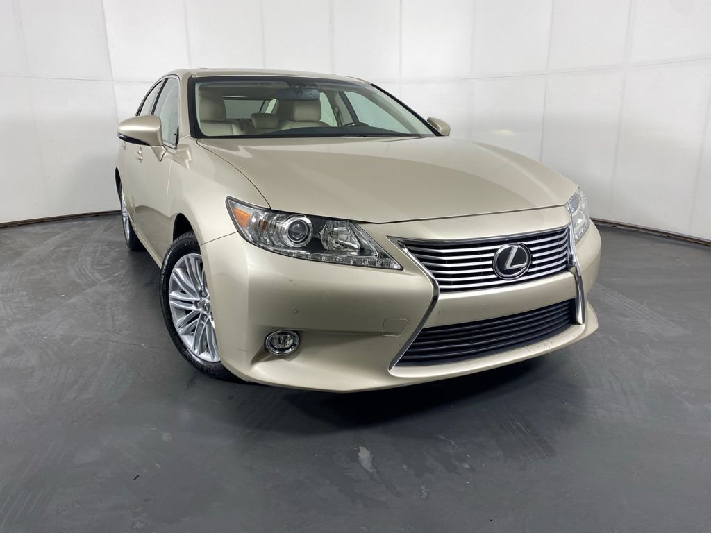 Used 2014 Lexus ES 350 w/ Luxury Package FWD image 4