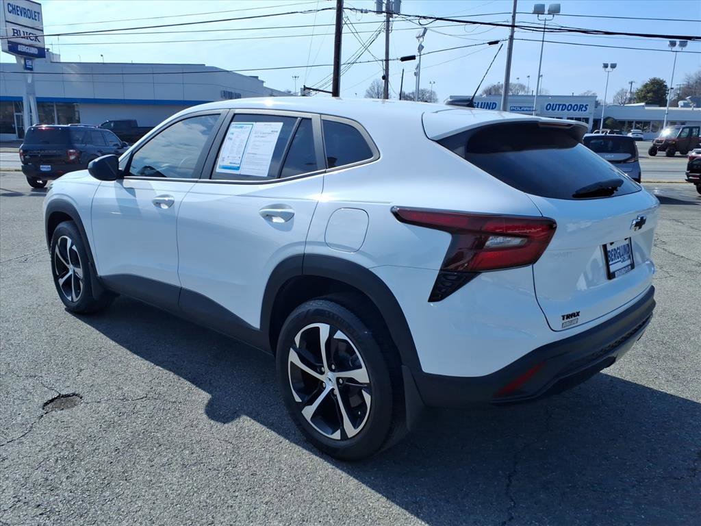 Used 2024 Chevrolet Trax RS w/ Driver Confidence Package image 6