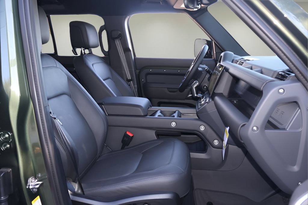 New 2026 Land Rover Defender 110 X-Dynamic SE AWD/4WD image 17