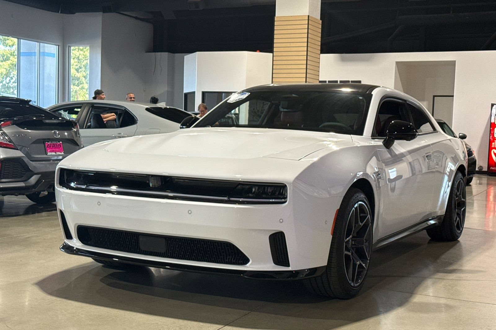 Used 2024 Dodge Charger Daytona R/T w/ Plus Group AWD/4WD image 9