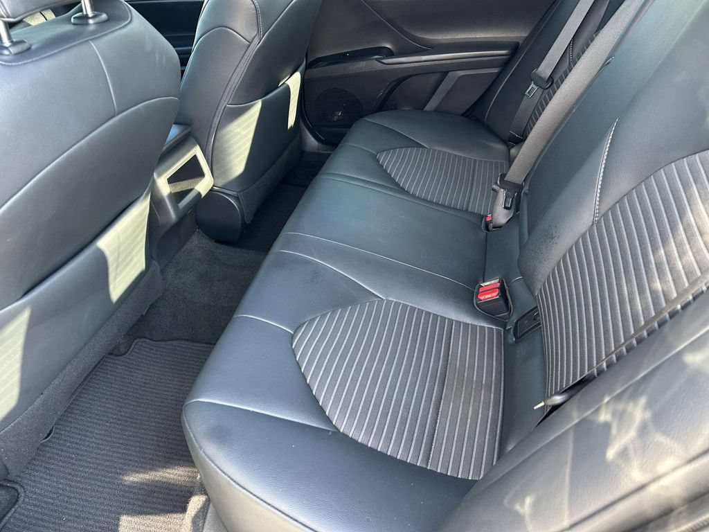 Used 2019 Toyota Camry SE w/ Convenience Package FWD image 13