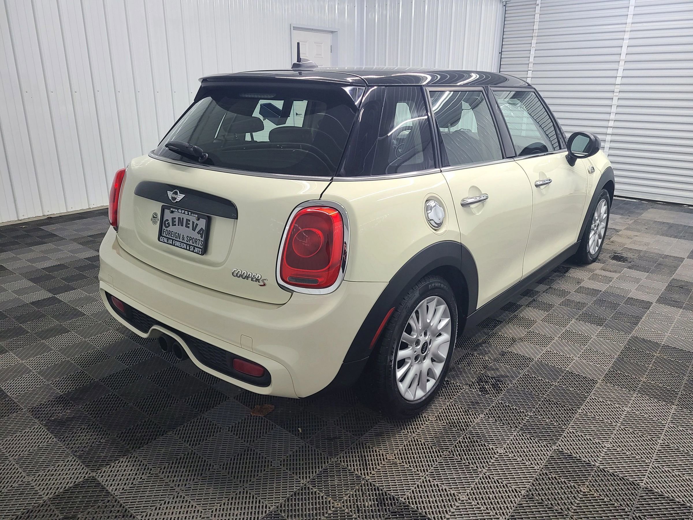 Used 2015 MINI Cooper S image 11