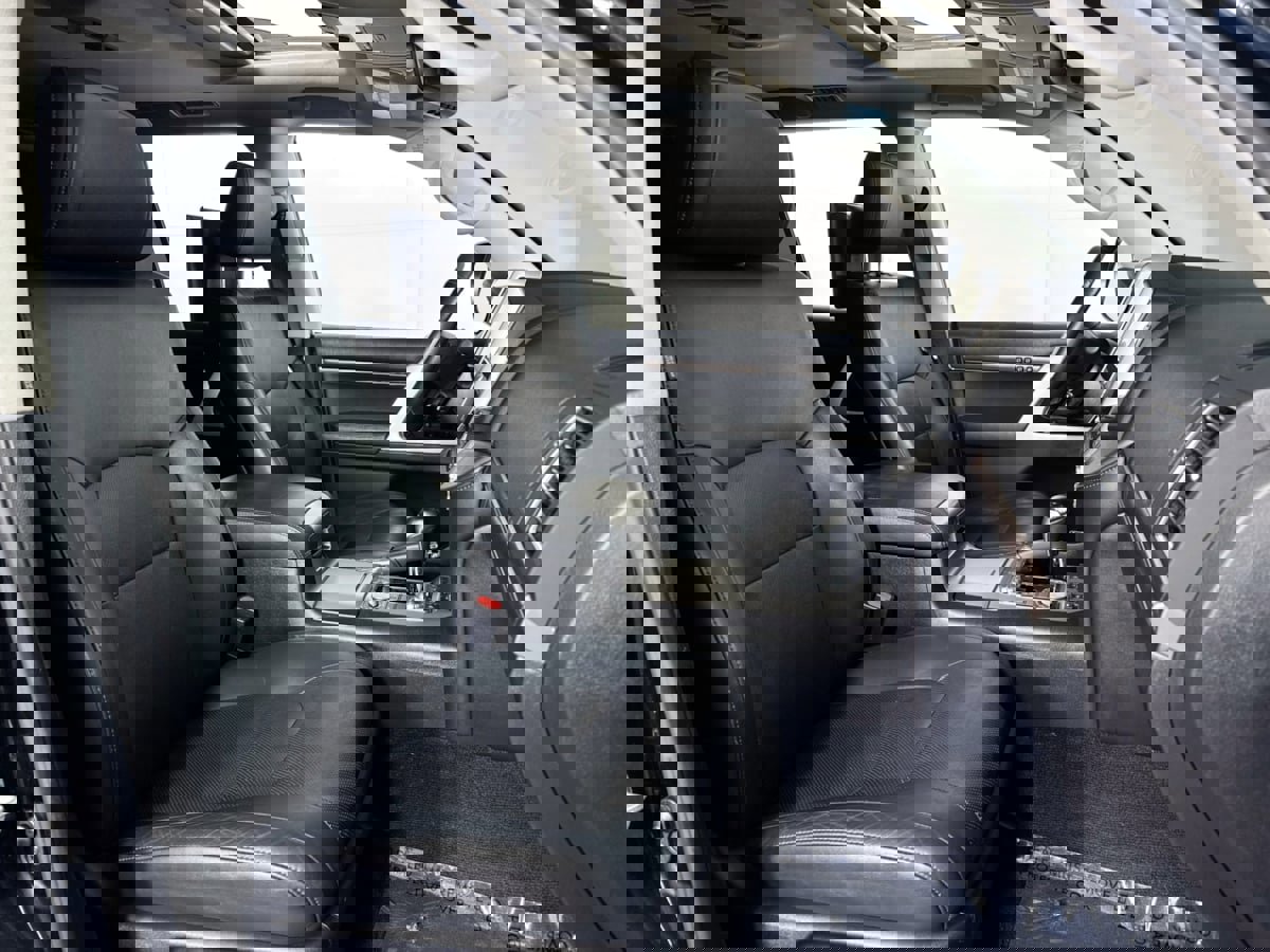 Used 2017 Toyota Land Cruiser image 38