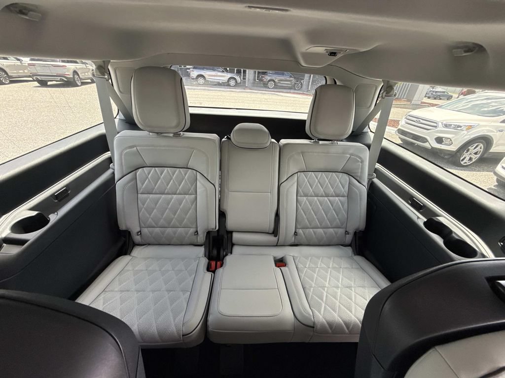 New 2026 Lincoln Navigator L Black Label AWD/4WD image 19