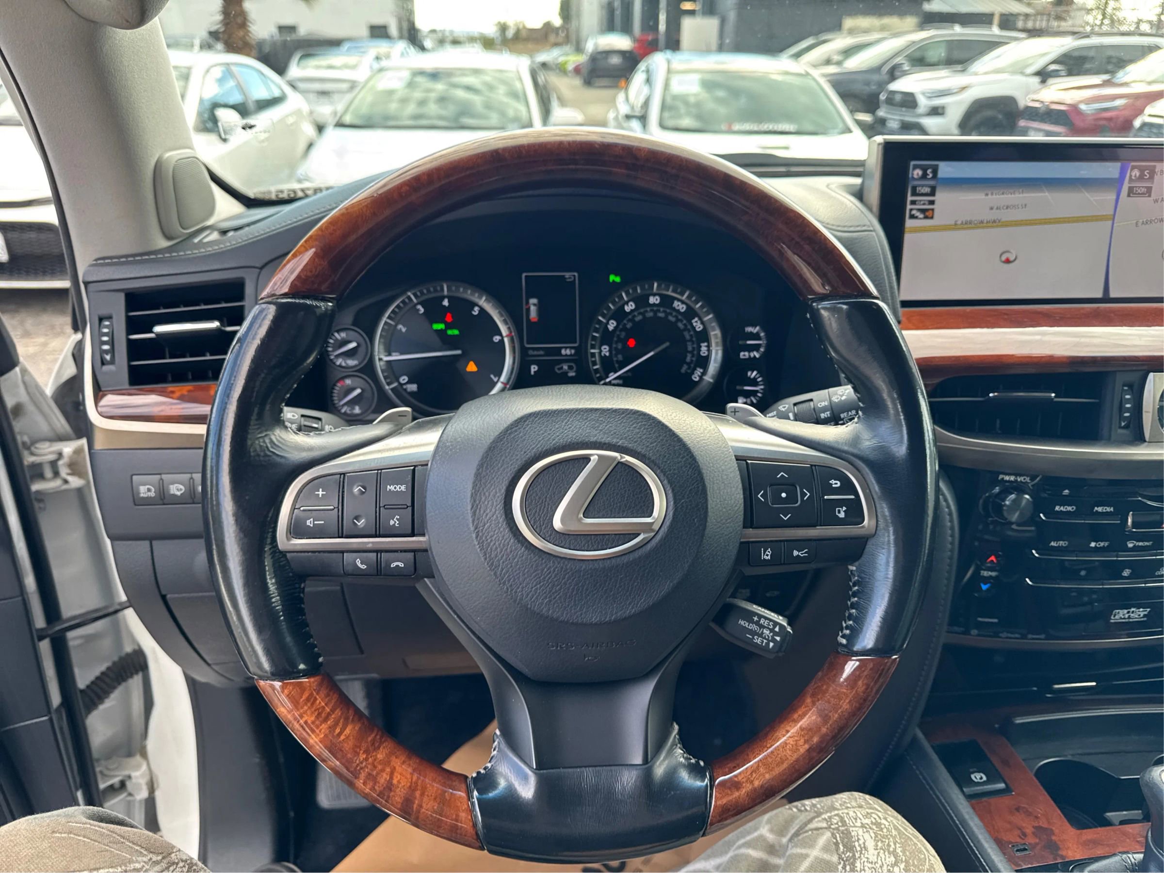 Used 2016 Lexus LX 570 4WD image 16