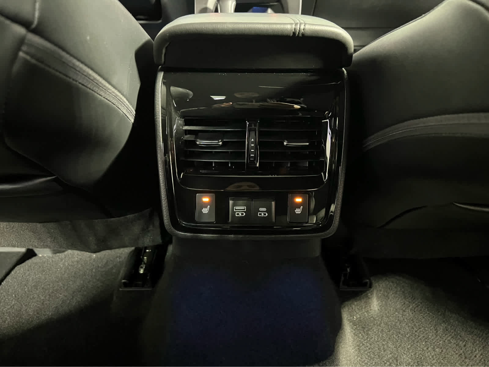 Used 2022 Toyota Avalon Limited w/ Advanced Safety Package FWD image 10