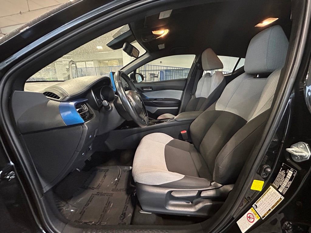 Used 2019 Toyota C-HR XLE FWD image 10