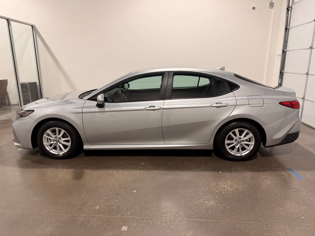Used 2025 Toyota Camry LE image 8