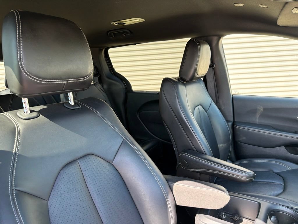 Used 2025 Chrysler Pacifica Select FWD image 10
