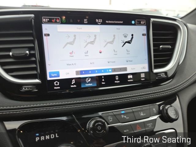 Used 2025 Chrysler Pacifica Limited image 13