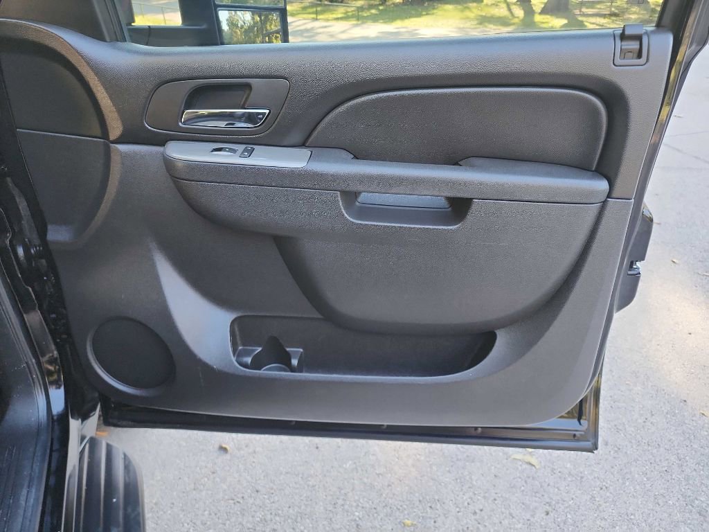 Used 2010 Chevrolet Suburban 2500 LS w/ Skid Plate Package image 31