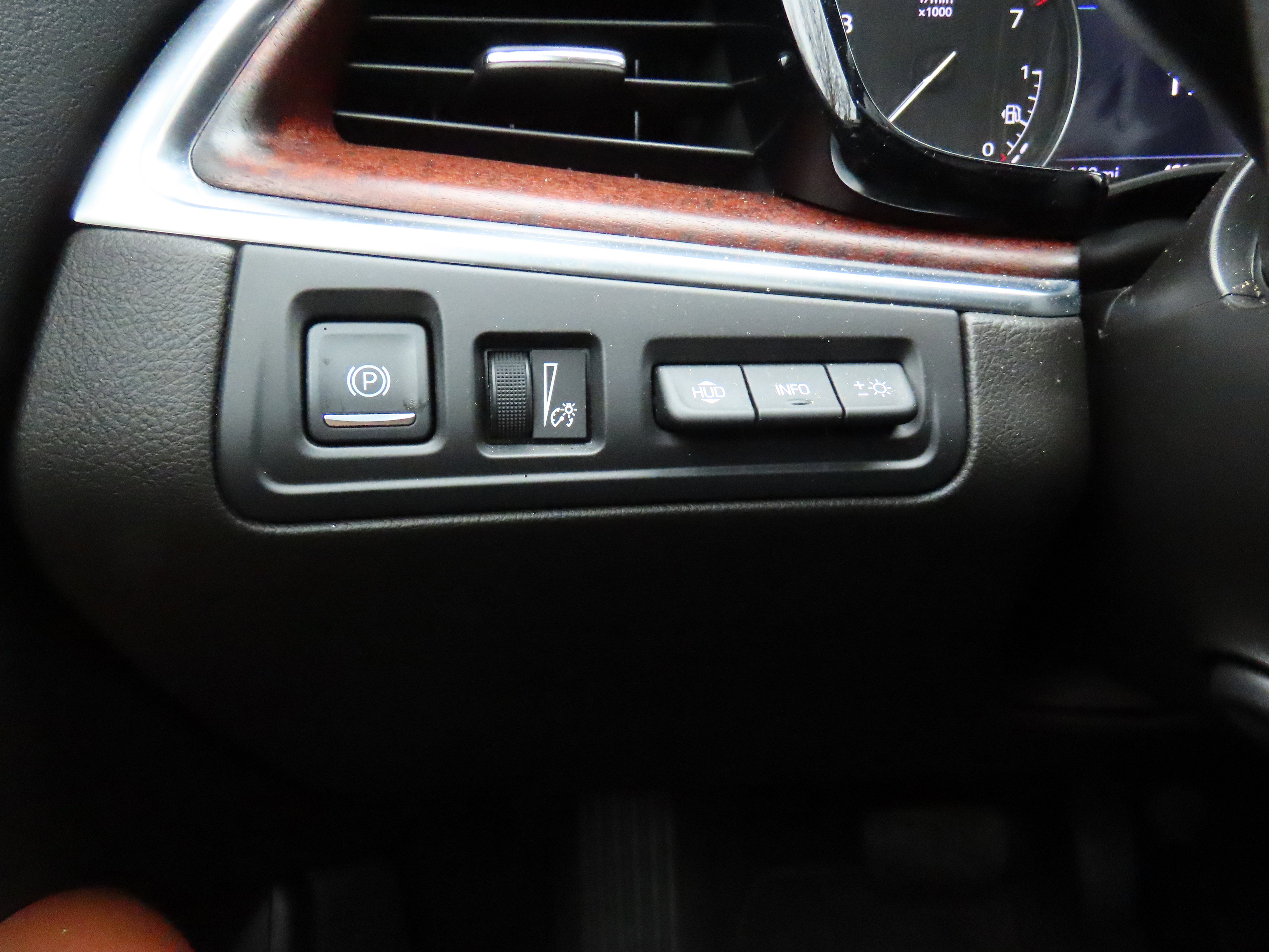 Used 2022 Cadillac XT5 Premium Luxury w/ Technology Package image 41