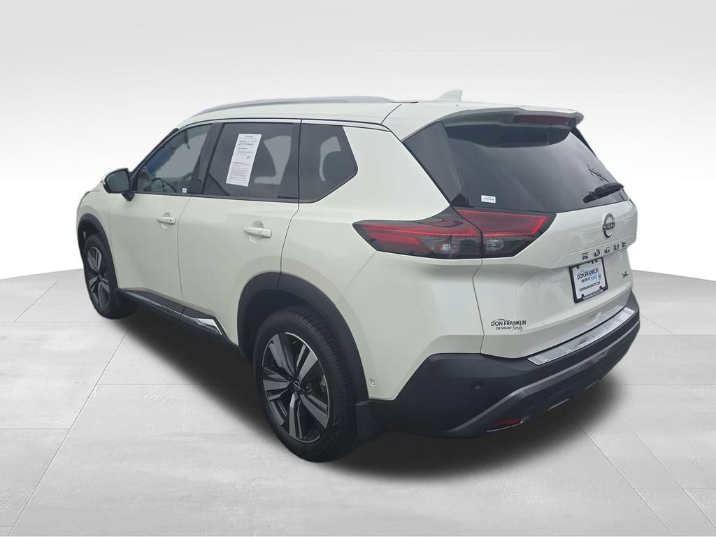 Used 2023 Nissan Rogue SL w/ SL Premium Package FWD image 3