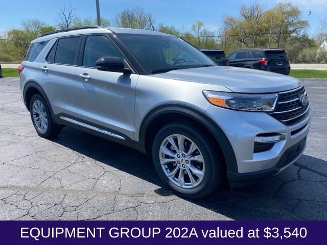 Used 2024 Ford Explorer XLT w/ Equipment Group 202A AWD/4WD image 9