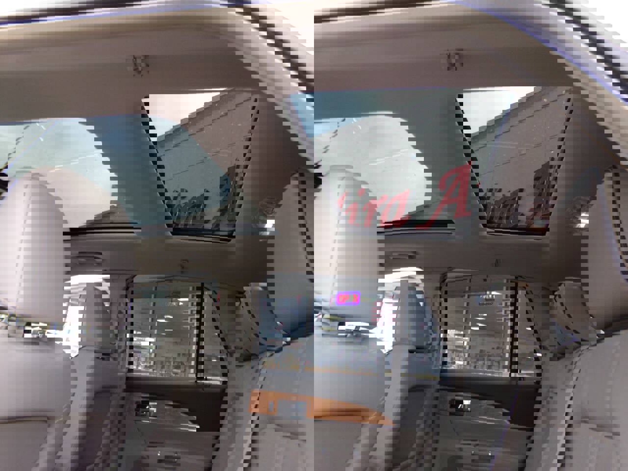 Used 2012 Lincoln MKX FWD image 17