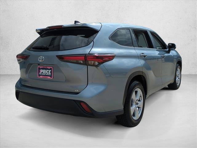 Used 2024 Toyota Highlander LE FWD image 5