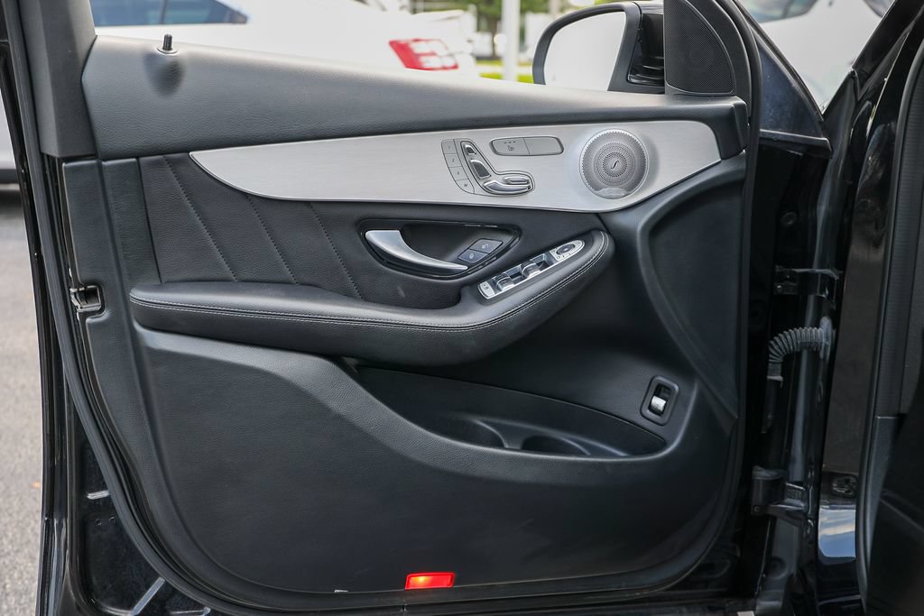 Used 2019 Mercedes-Benz GLC 300 4MATIC Coupe image 4