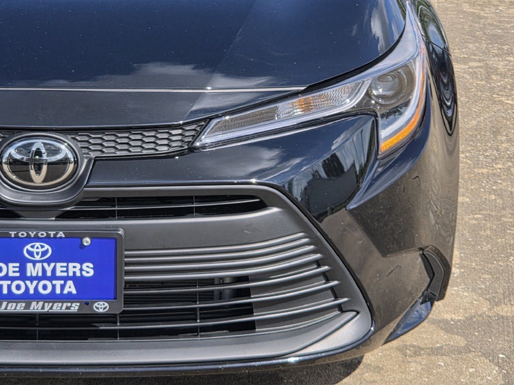Used 2026 Toyota Corolla LE FWD image 4
