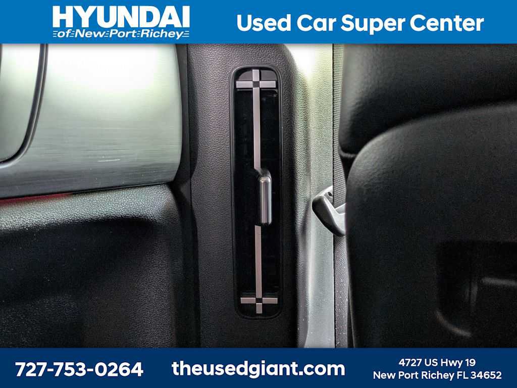 Used 2025 Hyundai Santa Fe Limited FWD image 20