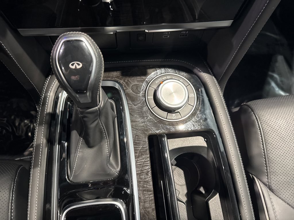 Used 2024 INFINITI QX80 Sensory w/ Cargo Package AWD/4WD image 18