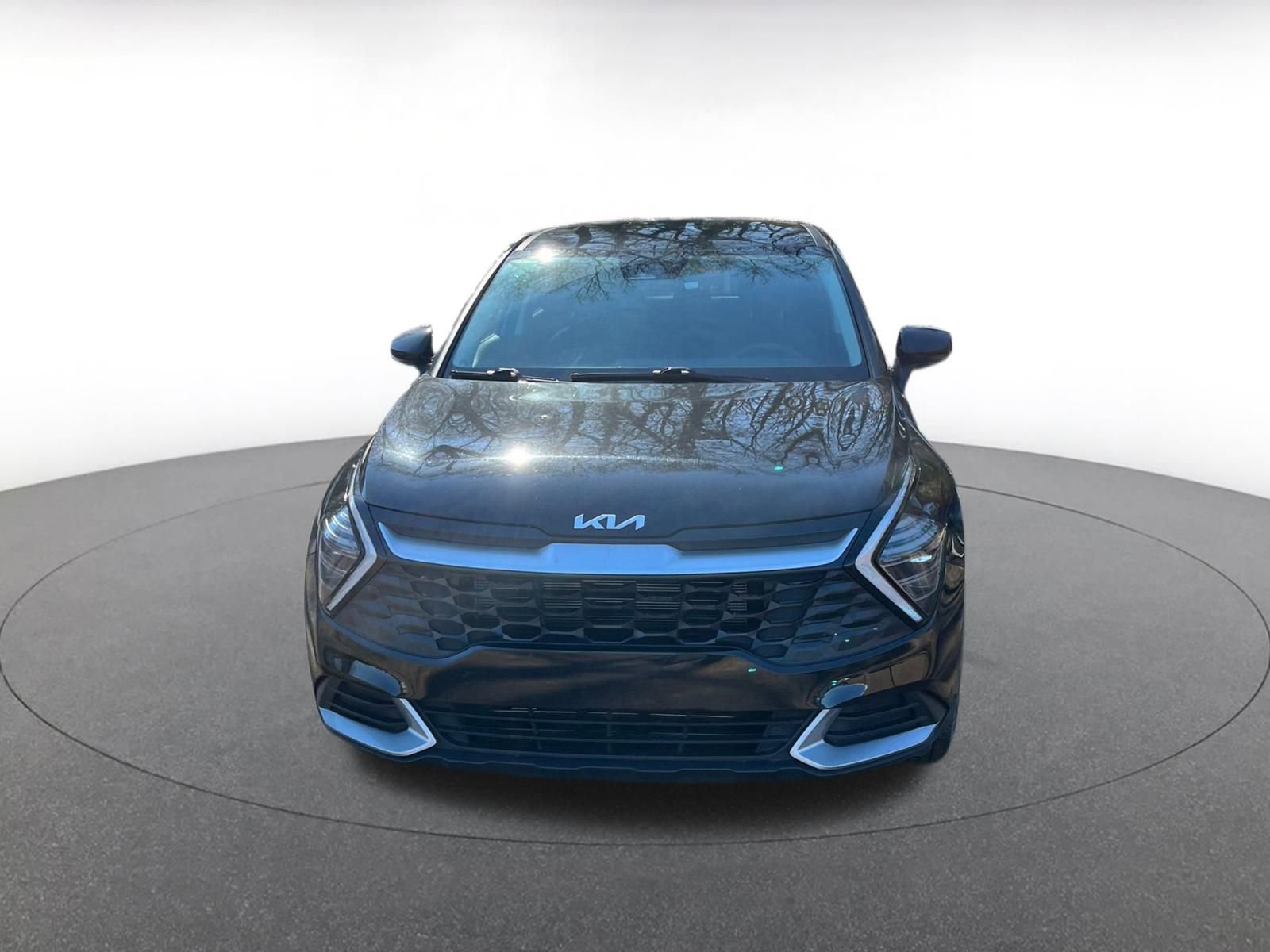 Used 2025 Kia Sportage LX image 3