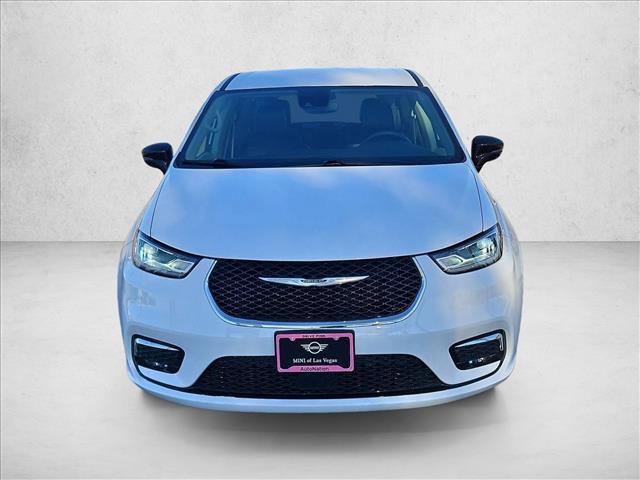 Used 2024 Chrysler Pacifica Limited FWD image 2