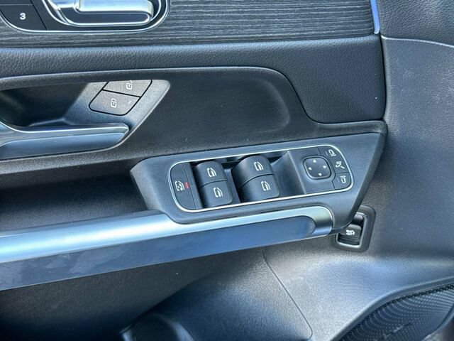 Used 2026 Mercedes-Benz GLB 250 4MATIC image 12