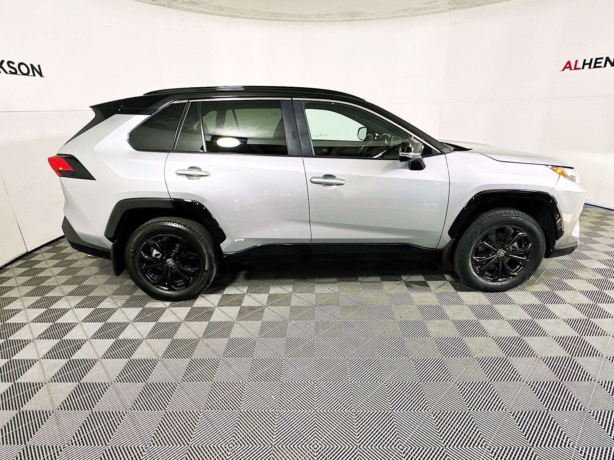 Used 2024 Toyota RAV4 XSE image 2