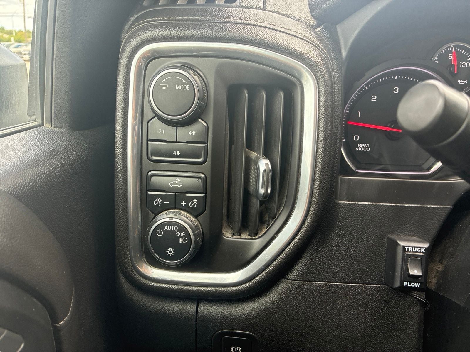 Used 2020 Chevrolet Silverado 2500 LT w/ Z71 Off-Road Package AWD/4WD image 27