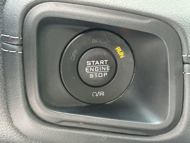 Used 2025 Jeep Wrangler Unlimited Sahara image 16