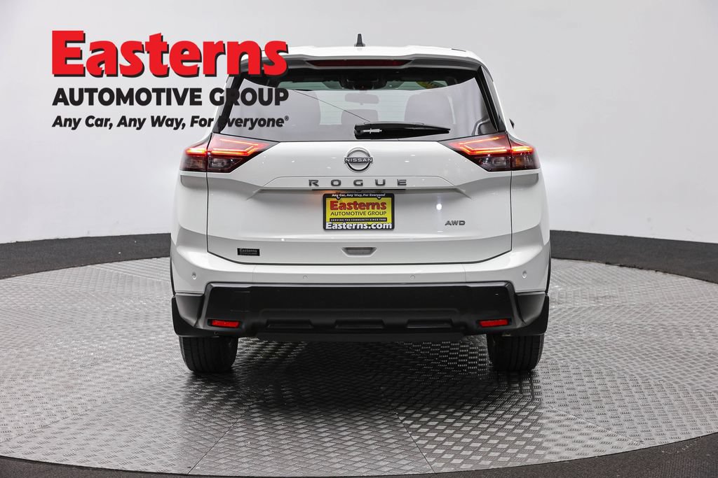 Used 2024 Nissan Rogue S AWD/4WD image 6