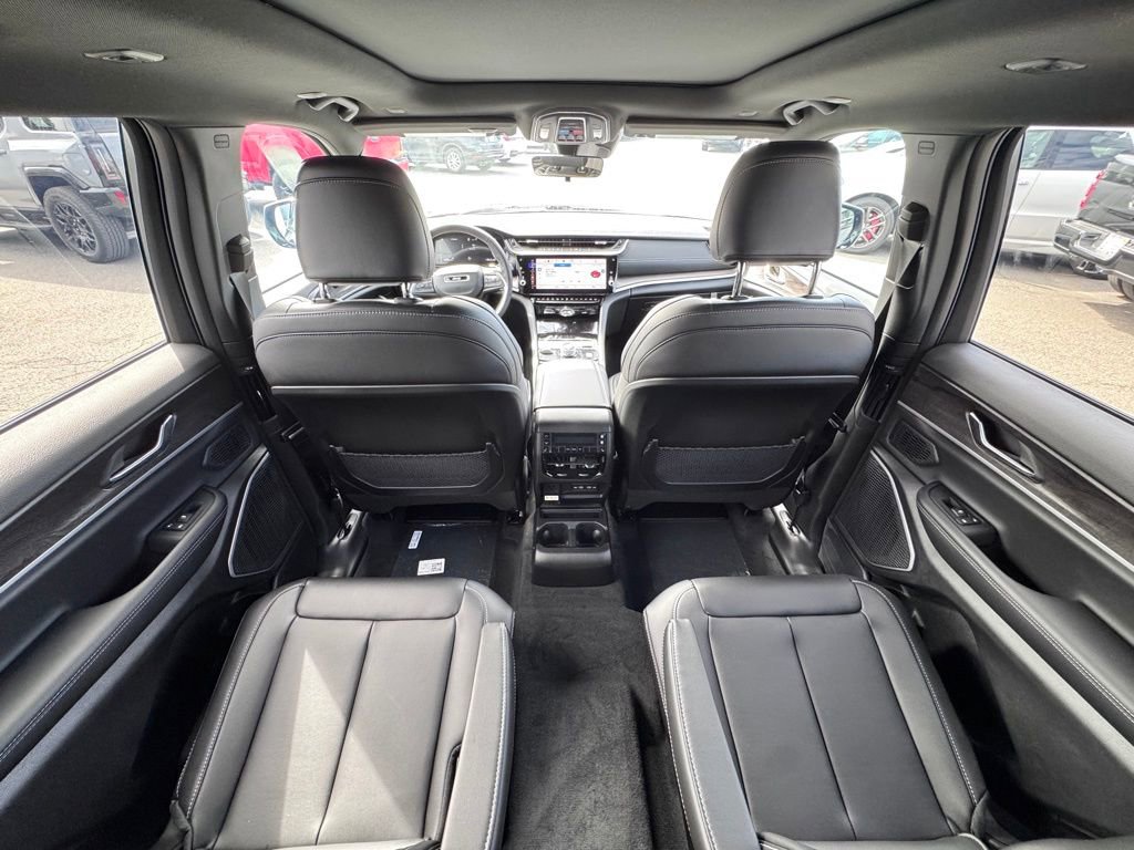 New 2026 Jeep Grand Cherokee L Limited w/ Limited Altitude Package AWD/4WD image 24