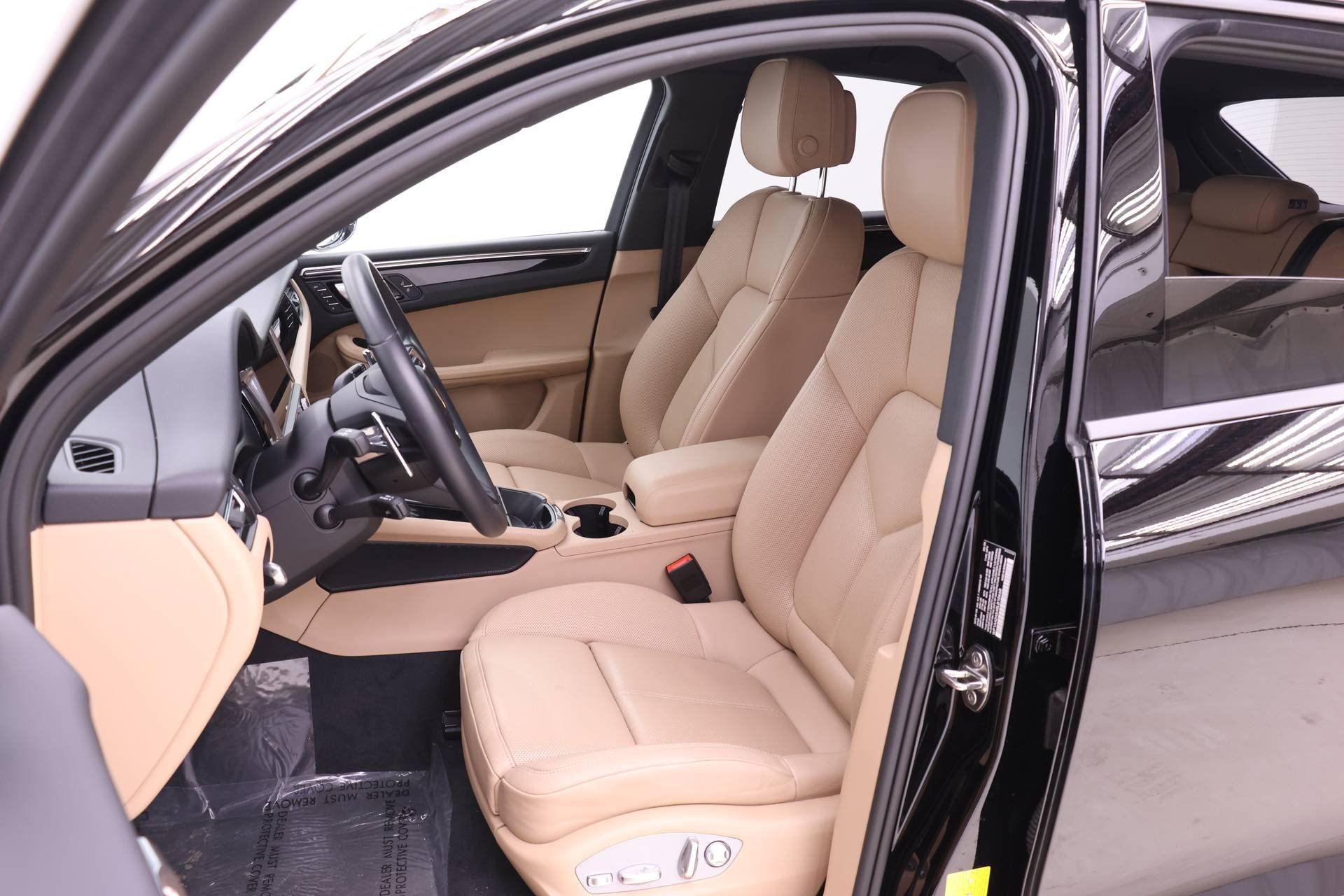 Used 2025 Porsche Macan image 4