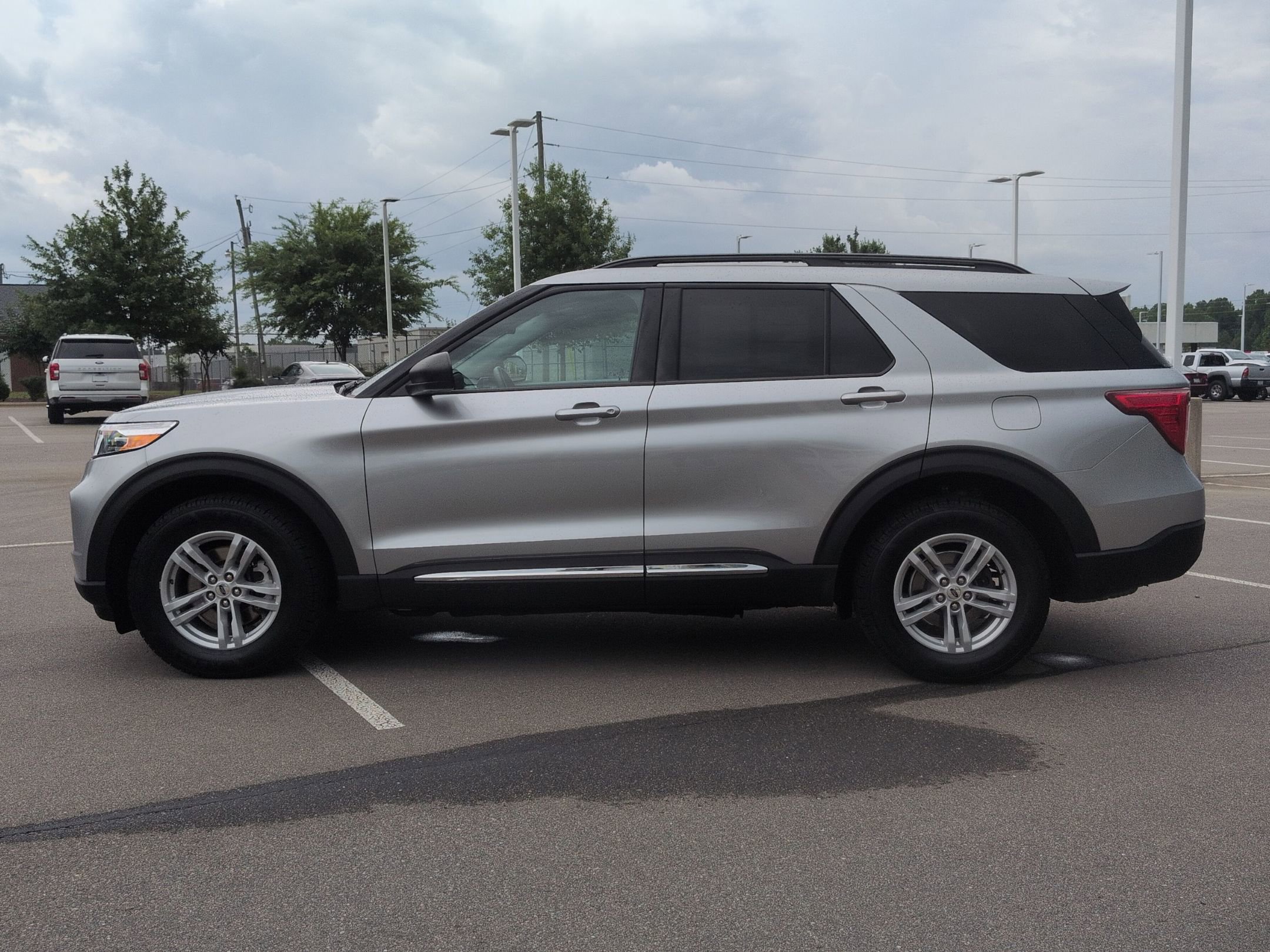 Certified 2024 Ford Explorer XLT AWD/4WD image 7