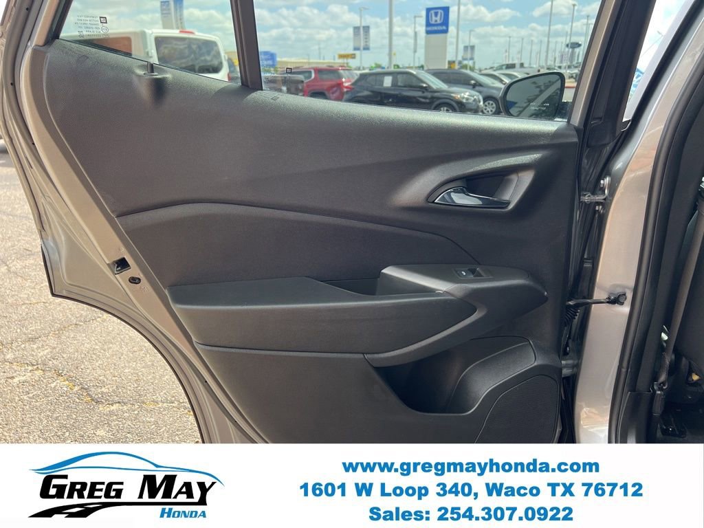 Used 2024 Chevrolet Trax RS FWD image 17