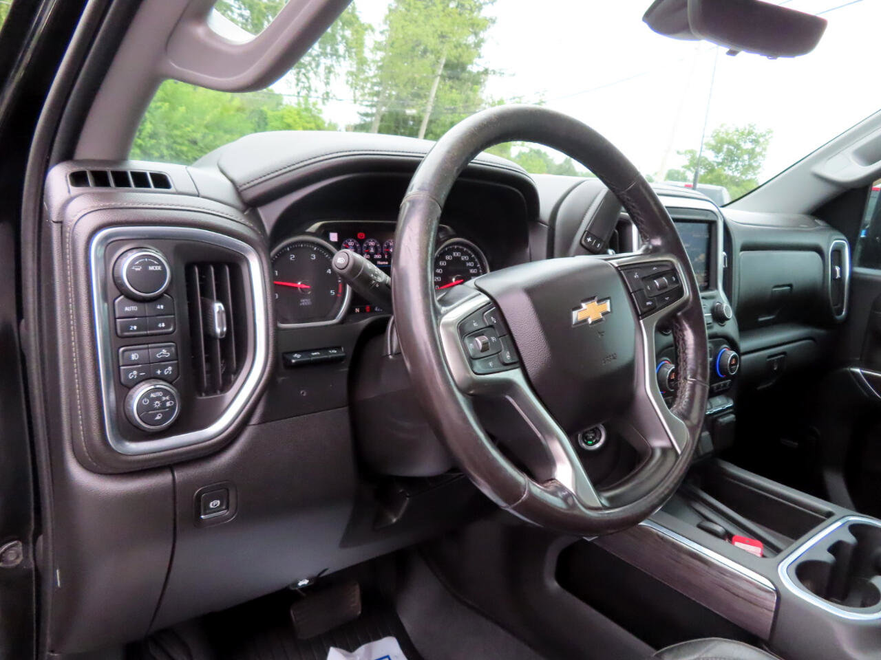 Used 2020 Chevrolet Silverado 2500 LTZ image 33