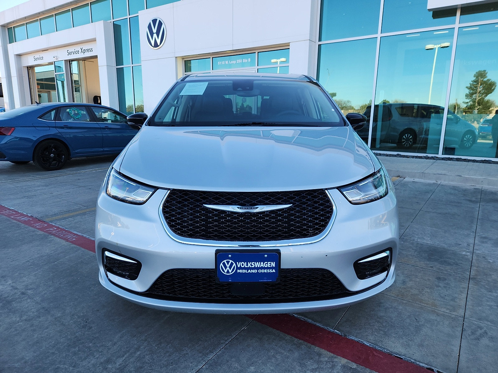 Used 2024 Chrysler Pacifica Select video 2