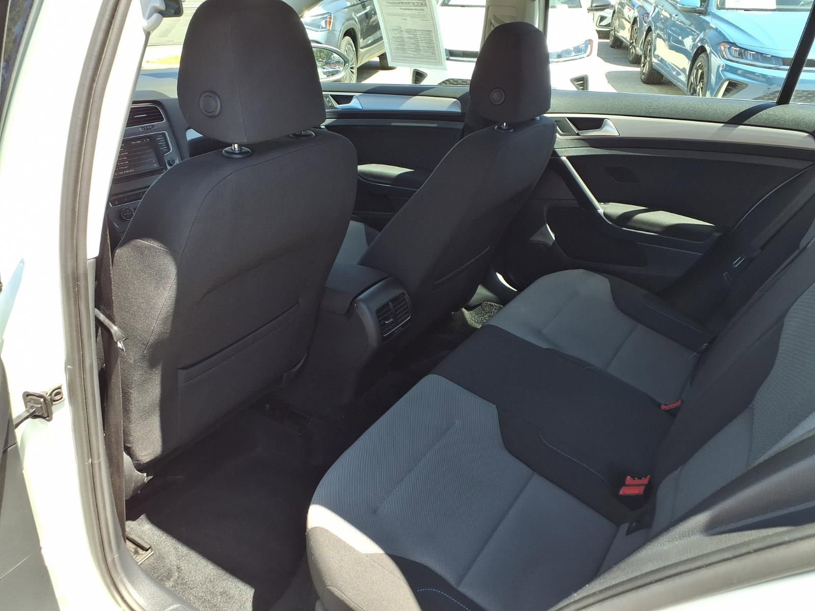 Used 2016 Volkswagen e-Golf SE w/ DC Fast Charging Package FWD image 18