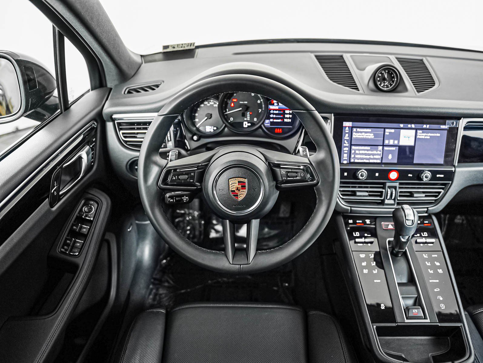 Certified 2026 Porsche Macan AWD/4WD image 16