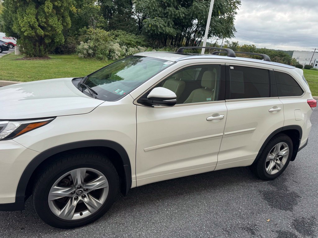 Used 2018 Toyota Highlander Limited AWD/4WD image 16