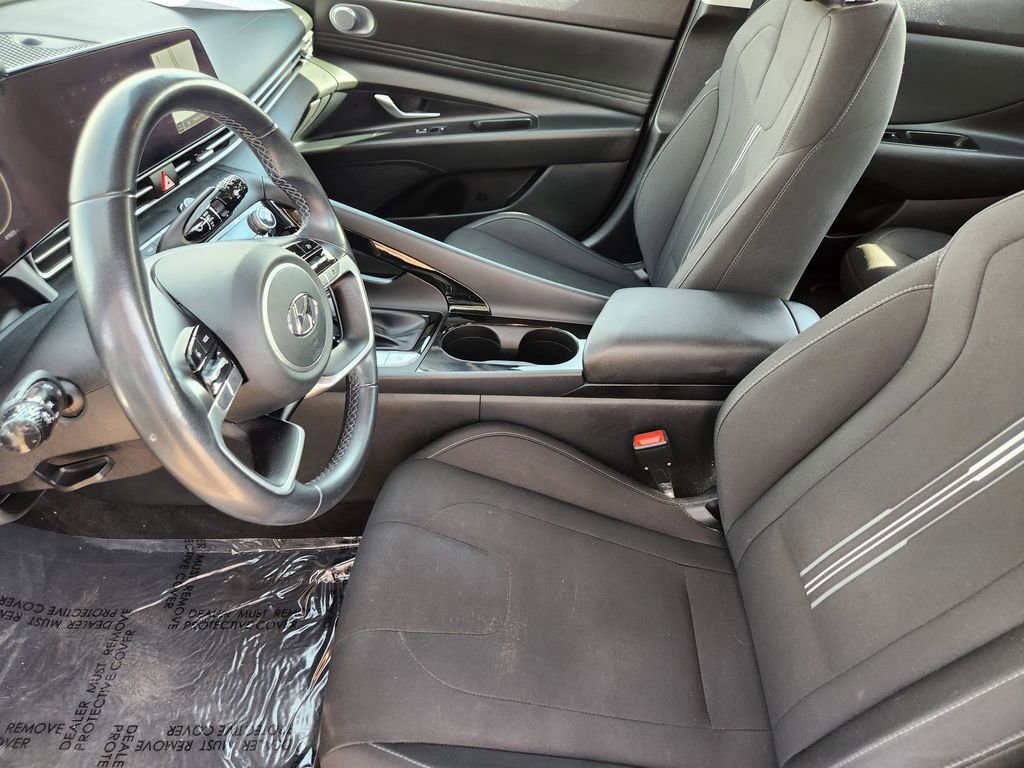 Used 2023 Hyundai Elantra SEL w/ Convenience Package image 3