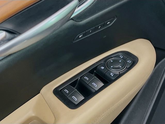 Used 2018 Cadillac XT5 Platinum w/ Driver Assist Package image 16