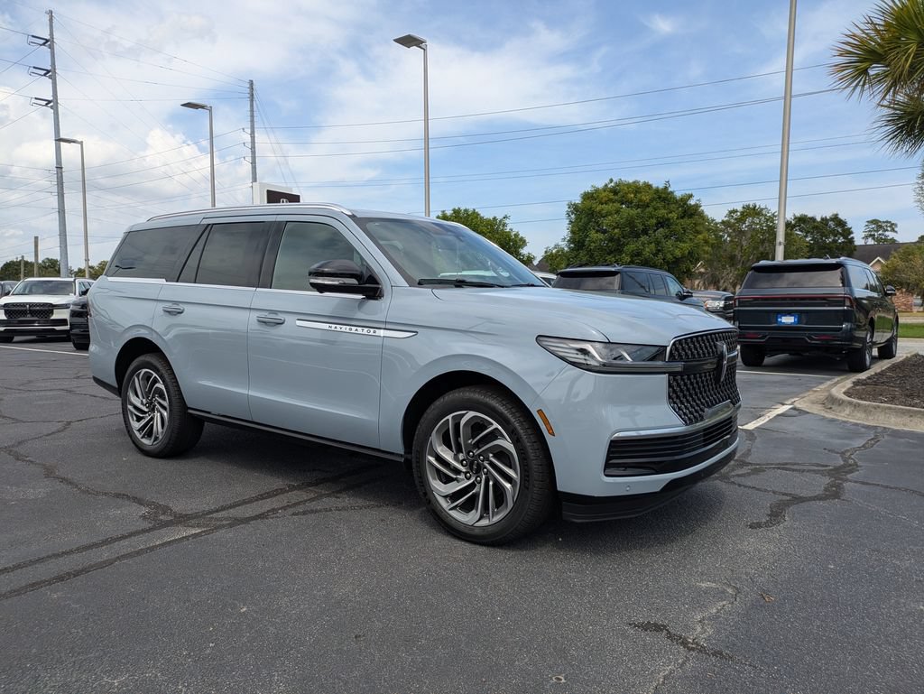 New 2027 Lincoln Navigator Reserve AWD/4WD image 2