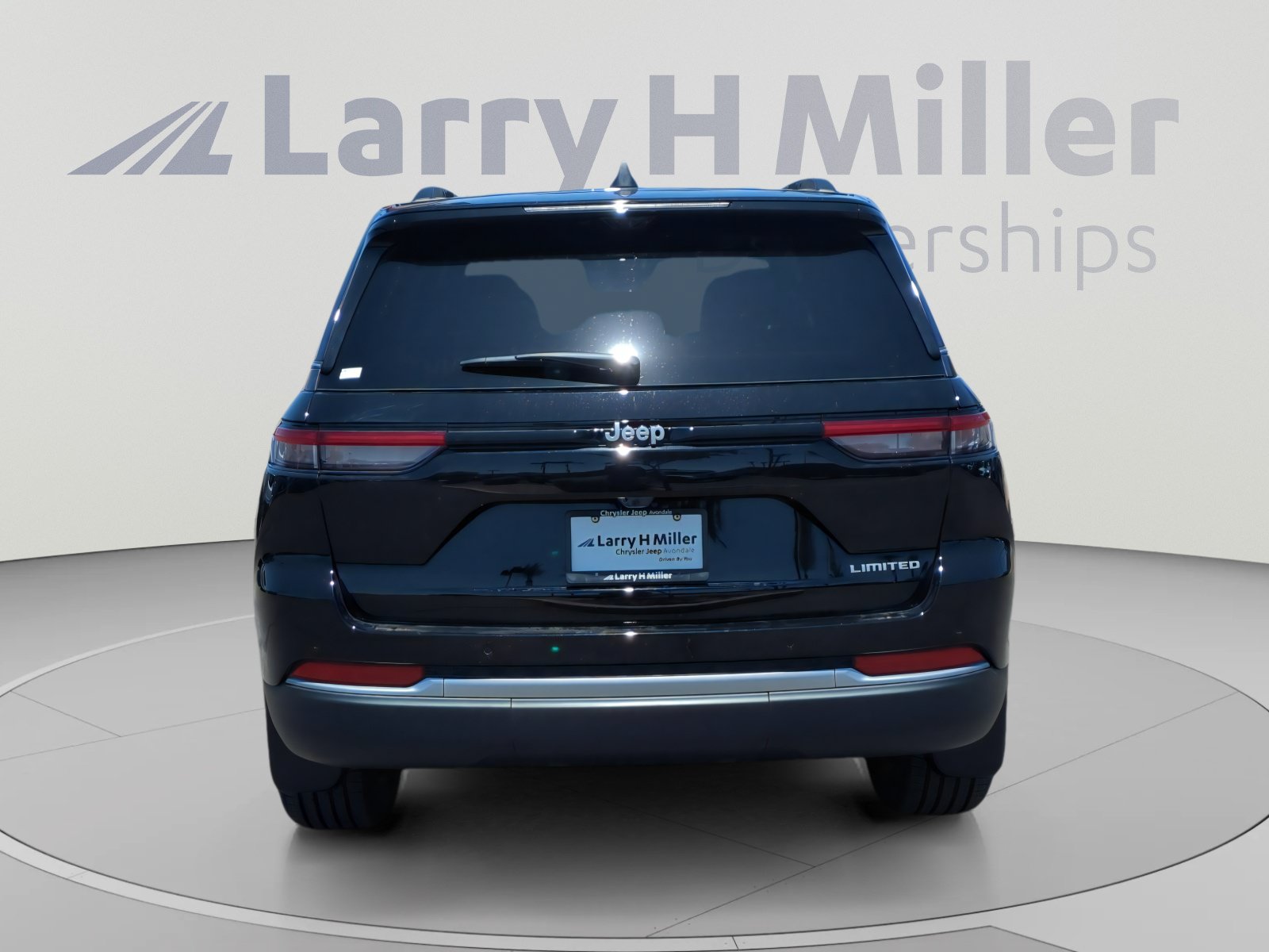 New 2026 Jeep Grand Cherokee Limited w/ Luxury Tech Group II RWD image 4