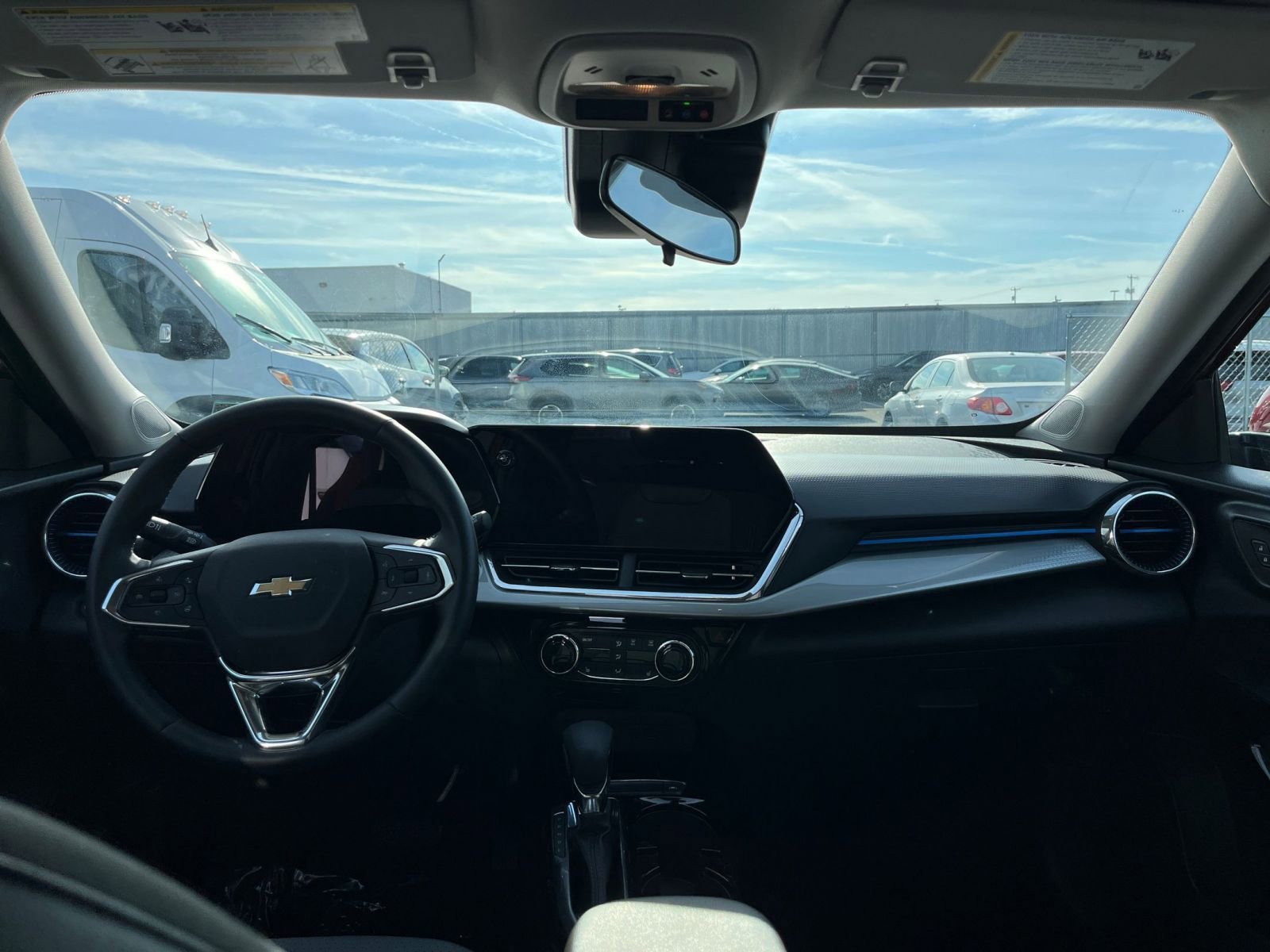 Used 2025 Chevrolet Trax LT w/ LT Convenience Package image 32