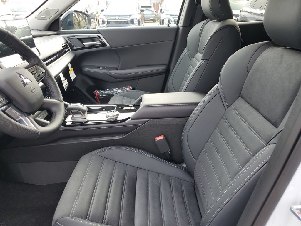 New 2026 Mitsubishi Outlander AWD image 16