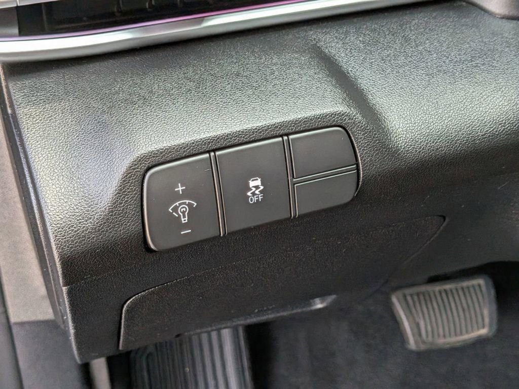 Used 2024 Hyundai Elantra Limited FWD image 14