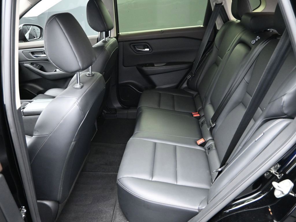 Used 2023 Nissan Rogue SV w/ SV Premium B Package image 12