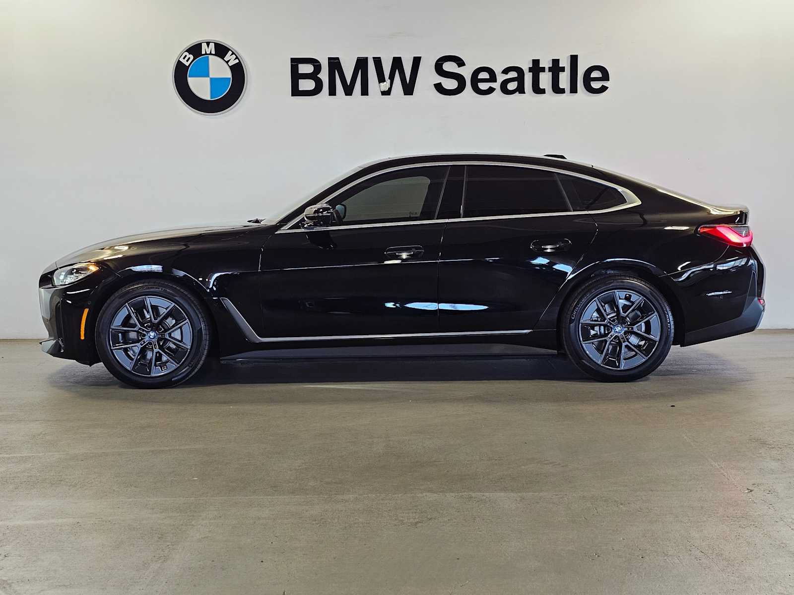 Certified 2024 BMW i4 eDrive40 w/ Convenience Package RWD image 3