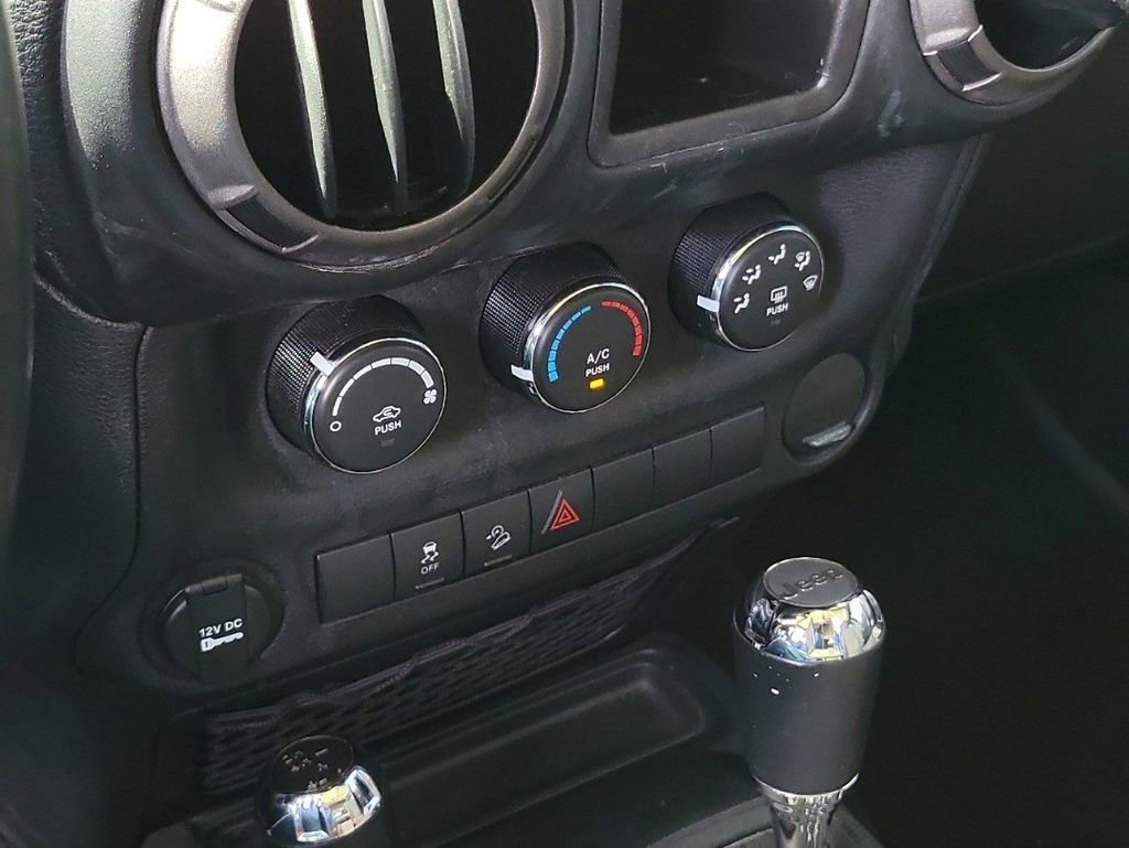 Used 2018 Jeep Wrangler Sport w/ Connectivity Group image 29